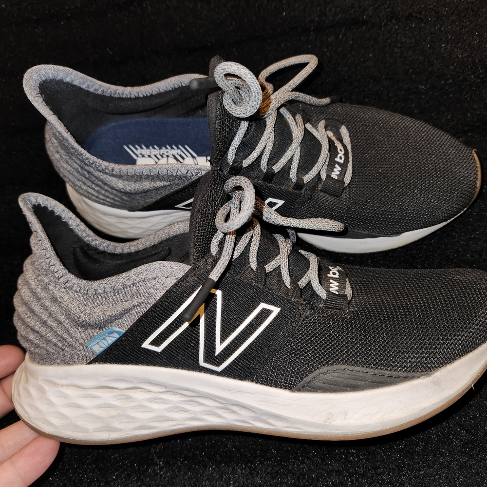 New Balance 7.5 Men's 9 womens